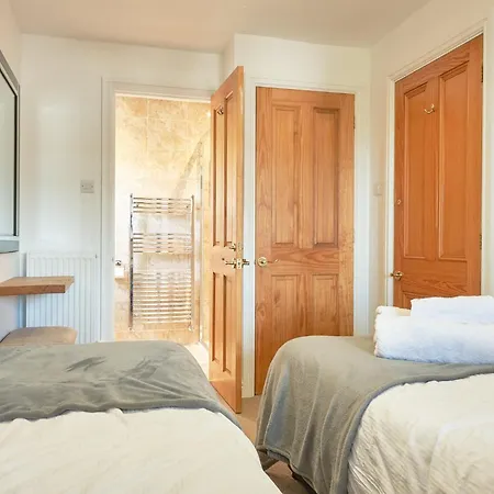 Manesty House - Only - No Kitchen-living Guest house